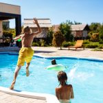 ¿Piscina en casa Revisa tu seguro antes del verano
